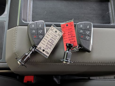 Used 2025 GMC Hummer EV 2X AWD/4WD image 37