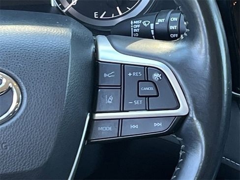 Used 2023 Toyota Highlander LE image 15