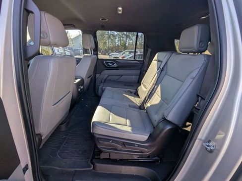 Used 2023 GMC Yukon XL SLT image 12