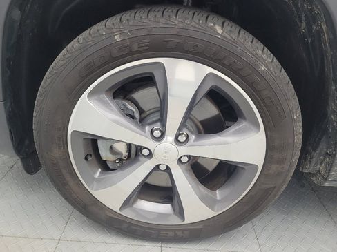 Used 2019 Jeep Cherokee Limited w/ Technology Group FWD image 31