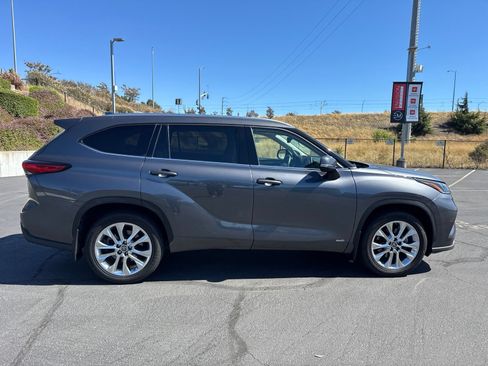 Used 2023 Toyota Highlander Limited AWD/4WD image 8