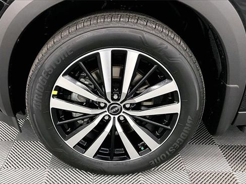 New 2025 Nissan Pathfinder Platinum image 12