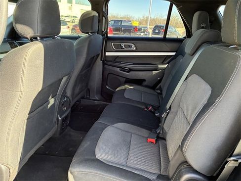 Used 2017 Ford Explorer XLT image 12