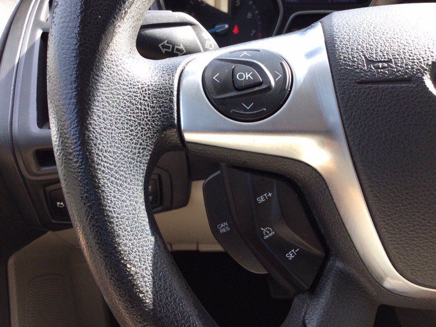 Used 2014 Ford Focus SE FWD image 25