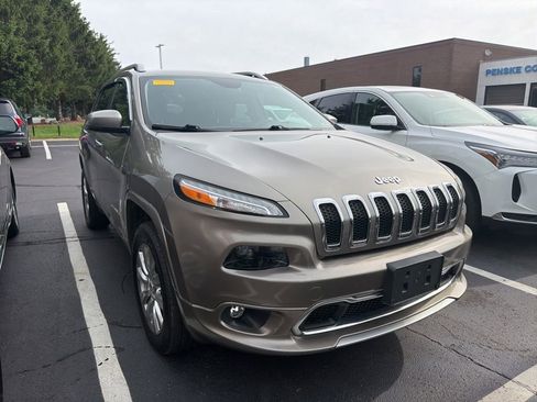 Used 2016 Jeep Cherokee Overland AWD/4WD image 4
