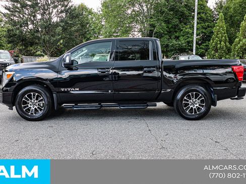 Used 2024 Nissan Titan SV w/ SV Convenience Package RWD image 9