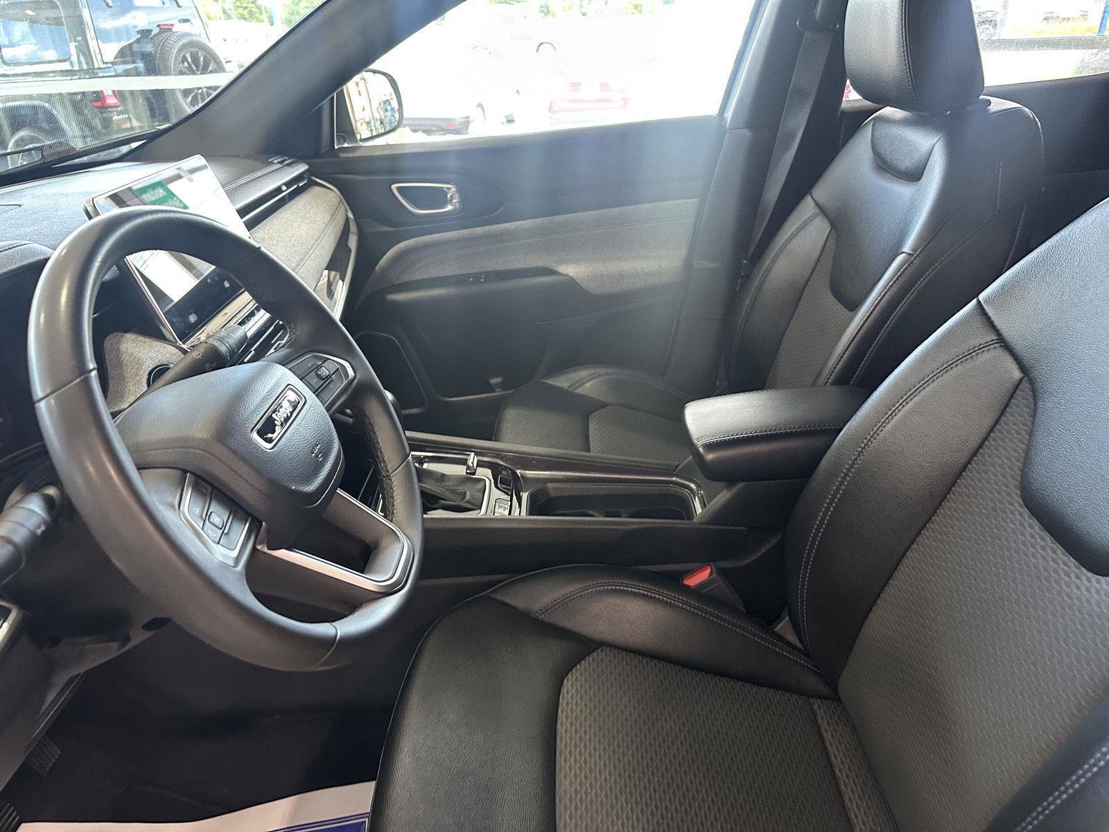 Used 2023 Jeep Compass Latitude AWD/4WD image 19