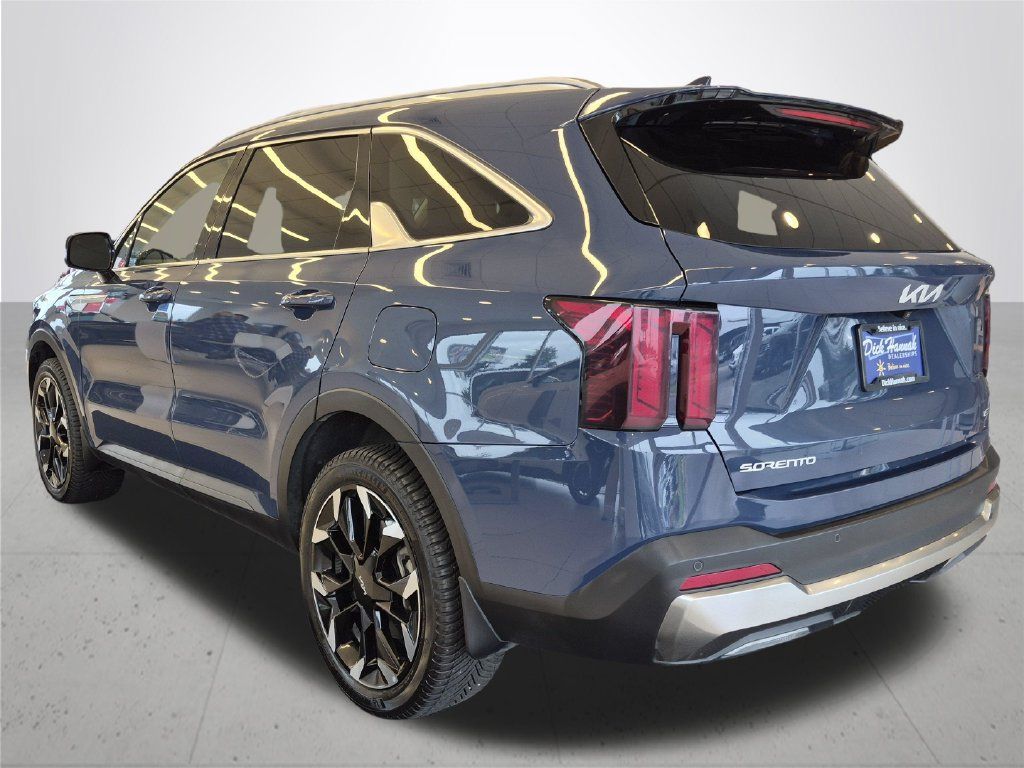 Used 2025 Kia Sorento EX AWD/4WD image 10