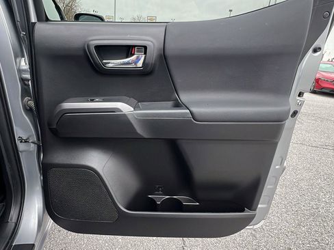 Used 2019 Toyota Tacoma TRD Off-Road image 14