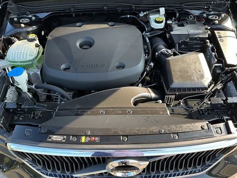 Used 2022 Volvo XC40 T4 Momentum FWD image 24