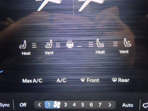 Used 2022 RAM 2500 Laramie w/ Night Edition image 17