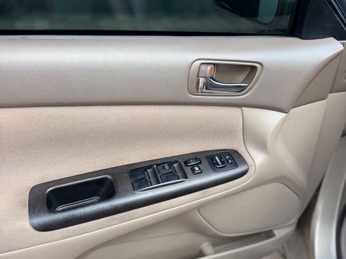Used 2005 Toyota Camry LE FWD image 13