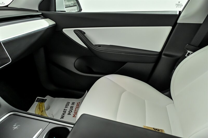 Used 2021 Tesla Model Y Long Range AWD/4WD image 34
