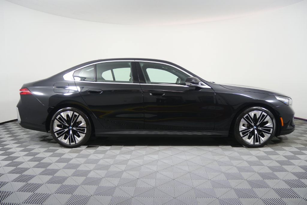 Certified 2026 BMW 530i RWD image 3