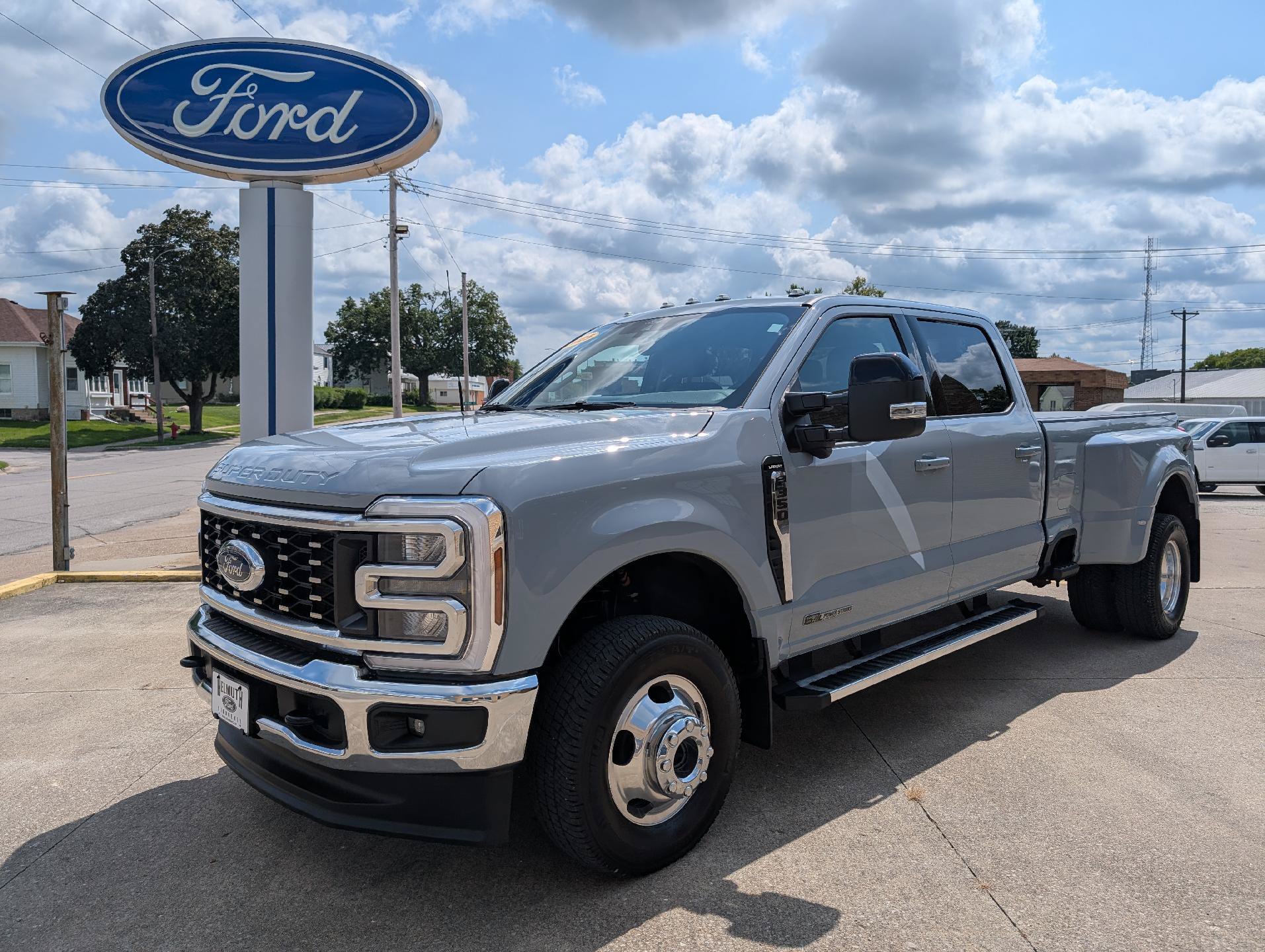 Used 2025 Ford F350 Lariat AWD/4WD image 2