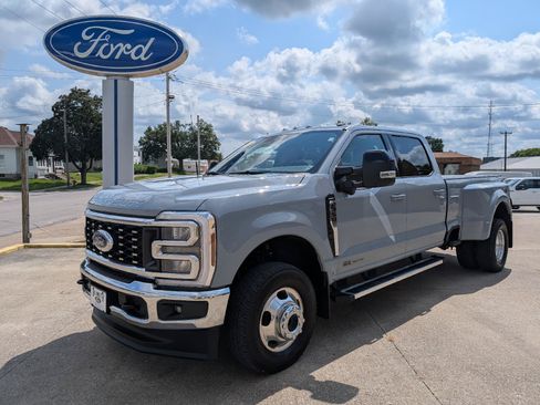 Used 2025 Ford F350 Lariat AWD/4WD image 2