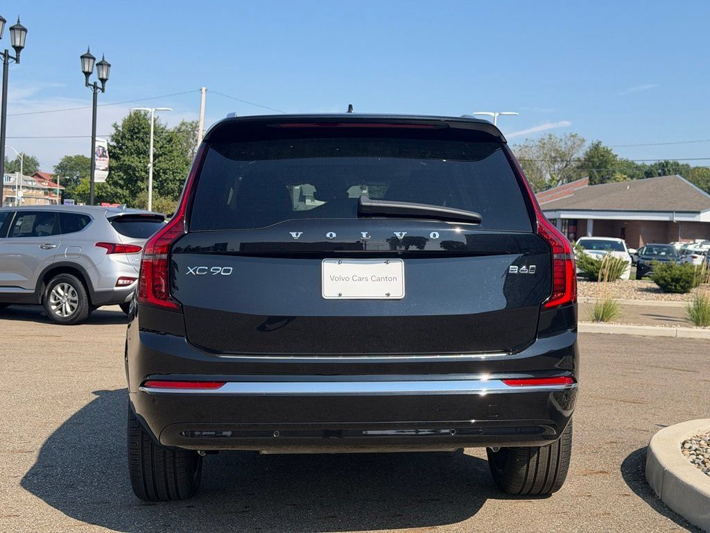 Used 2026 Volvo XC90 B6 Plus w/ Protection Package Premier AWD/4WD image 4