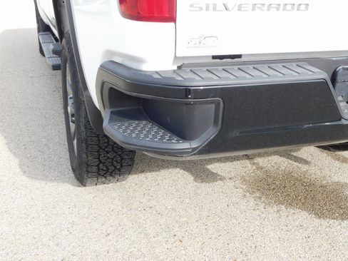 Used 2023 Chevrolet Silverado 2500 Custom image 6