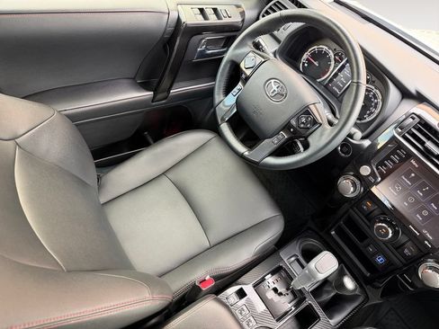 Used 2021 Toyota 4Runner TRD Off-Road Premium w/ Moonroof Package AWD/4WD image 15