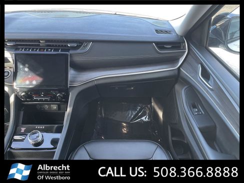 Used 2024 Jeep Grand Cherokee Limited image 22