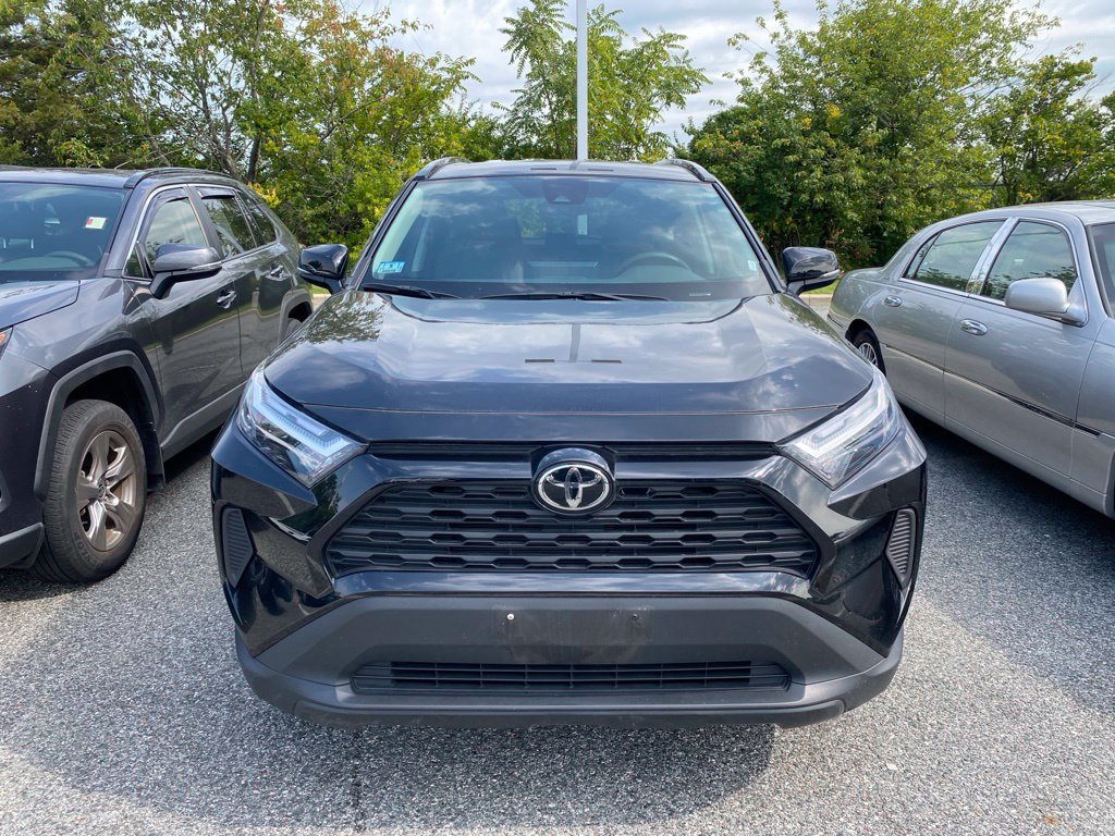 Used 2025 Toyota RAV4 XLE AWD/4WD image 3