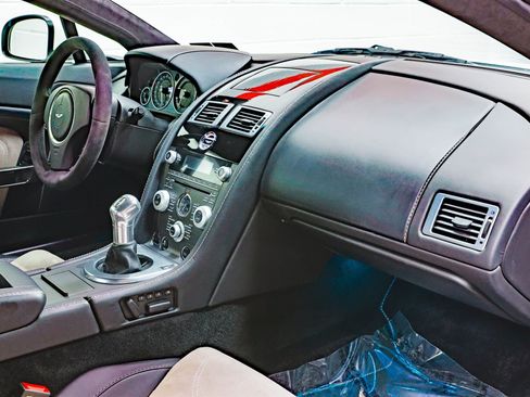 Used 2011 Aston Martin V12 Vantage Coupe image 73