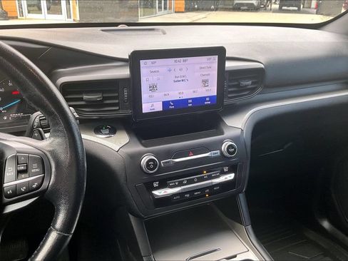 Used 2020 Ford Explorer XLT RWD image 6