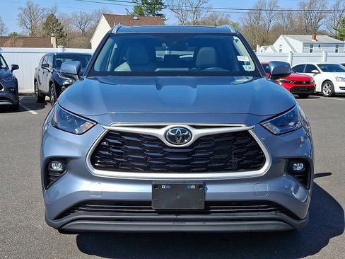 Used 2023 Toyota Highlander XLE image 2