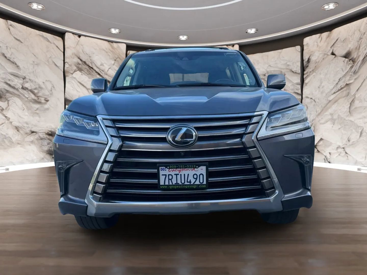 Used 2016 Lexus LX 570 4WD w/ Luxury Package image 2