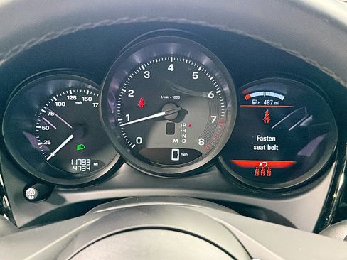 Certified 2023 Porsche Macan AWD/4WD image 39