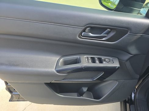 Used 2023 Nissan Pathfinder S FWD image 19