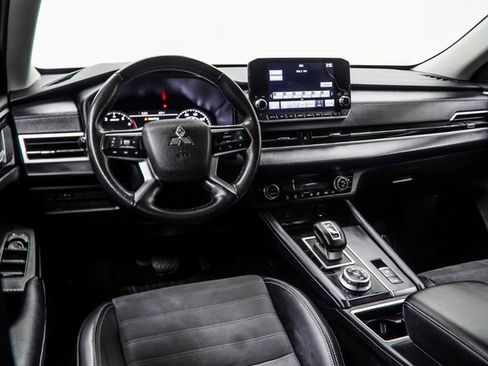 Used 2024 Mitsubishi Outlander SE image 5