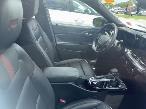 Used 2025 Chevrolet Trax RS w/ Driver Confidence Package FWD image 3