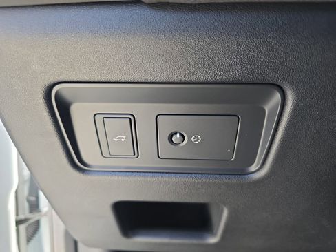 New 2026 Land Rover Discovery S image 28