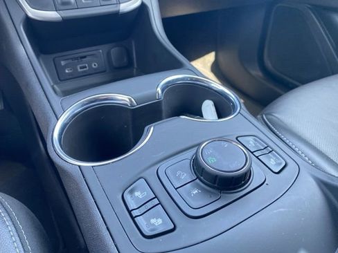 Used 2024 GMC Terrain SLT image 42