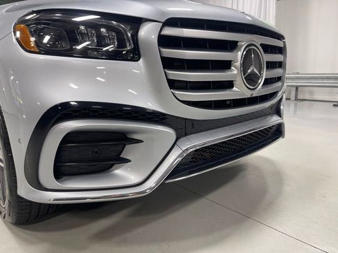Used 2024 Mercedes-Benz GLS 450 4MATIC image 11