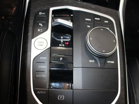 Used 2024 BMW 330e image 43