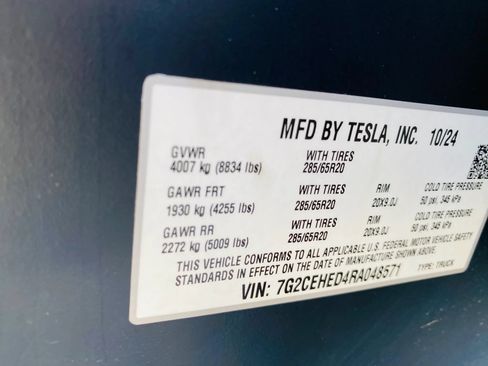 Used 2024 Tesla Cybertruck AWD Crew Cab image 37