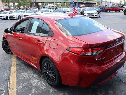 Used 2021 Toyota Corolla LE FWD image 5