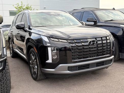 Used 2023 Hyundai Palisade Limited w/ Cargo Package image 3