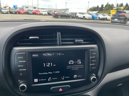 Used 2025 Kia Soul LX w/ LX Technology Package FWD image 20