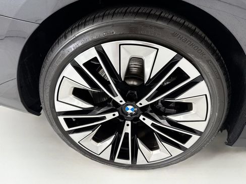 Used 2026 BMW i5 eDrive40 w/ Premium Package RWD image 32