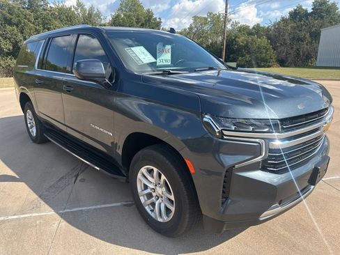 Used 2021 Chevrolet Suburban LT image 7