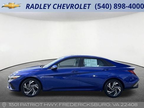 Used 2025 Hyundai Elantra Limited image 16