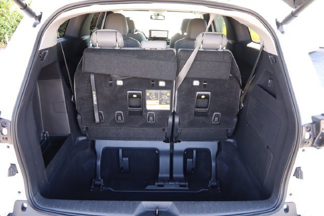 Used 2025 Toyota Sienna XLE w/ XLE Plus Package AWD/4WD image 7