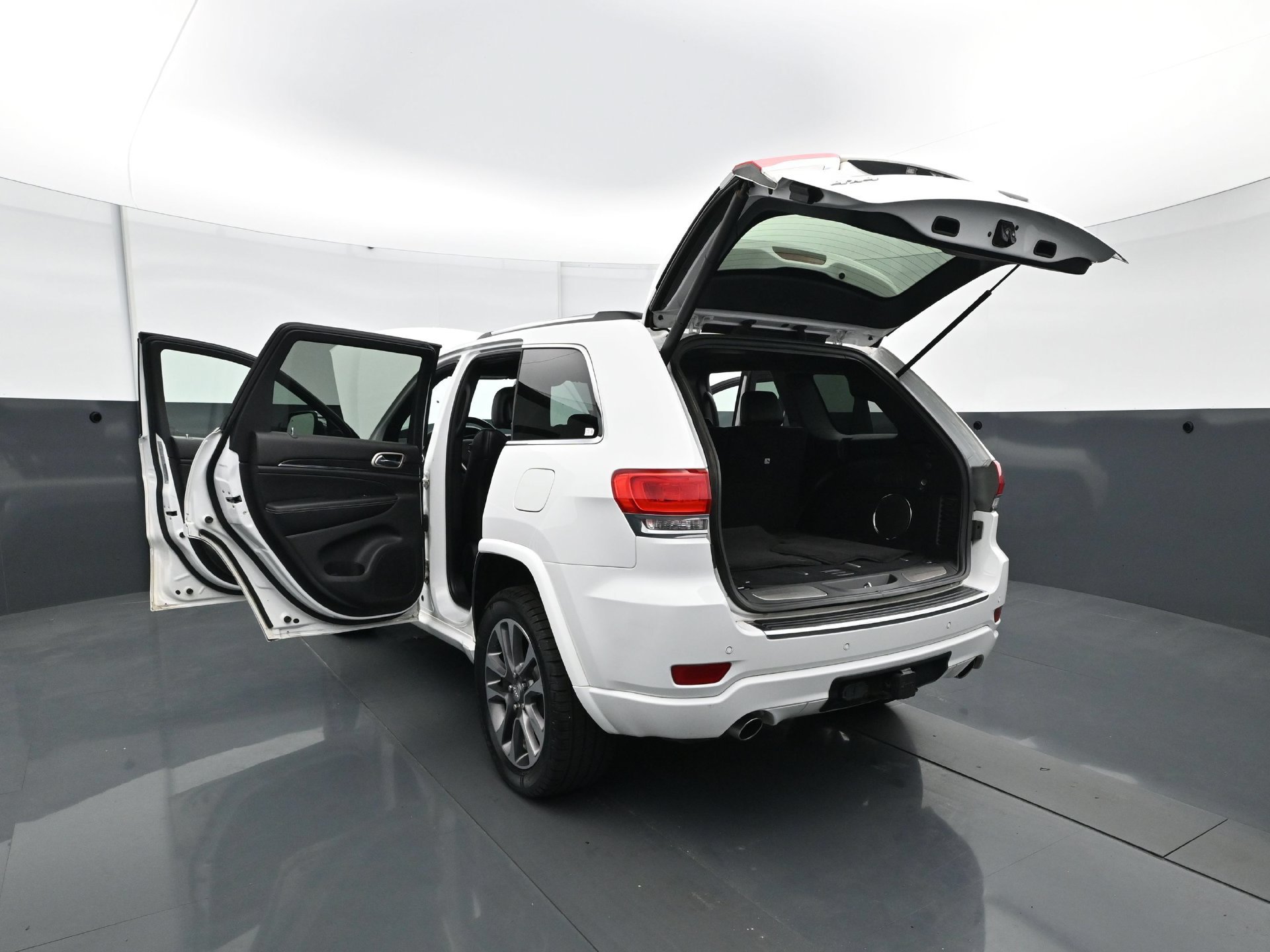 Used 2017 Jeep Grand Cherokee Overland AWD/4WD image 32