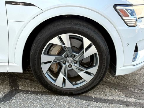 Used 2020 Audi e-tron Premium Plus image 25