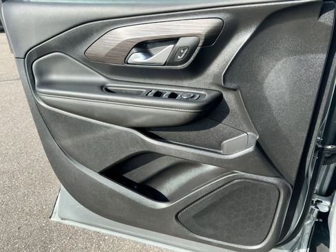 Used 2024 GMC Terrain SLE image 30