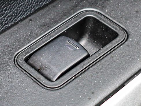 Used 2024 Nissan Titan SV w/ SV Convenience Package RWD image 41