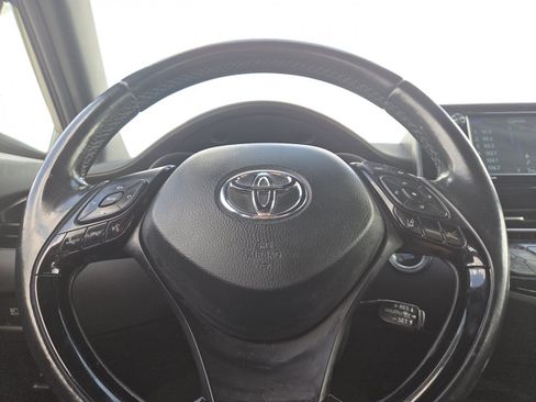 Used 2018 Toyota C-HR XLE FWD image 25